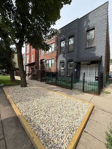 834 N Mozart St #2R Photo 1 834 N Mozart St #2R Photo 1