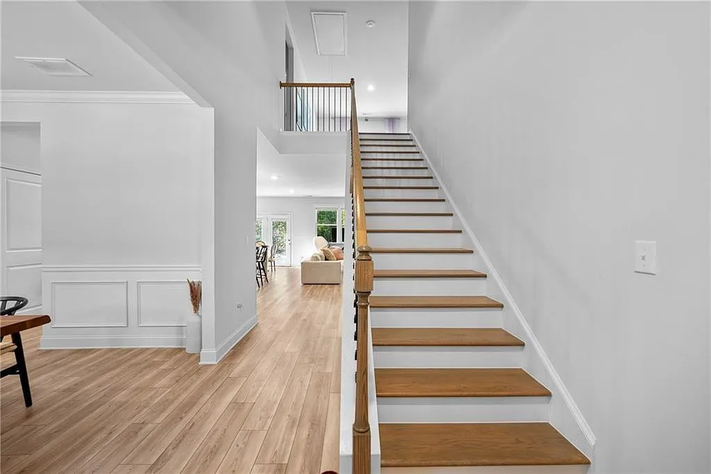 4 bed, 4.0 bath, 2980 sqft, $3,100 — Photo 2