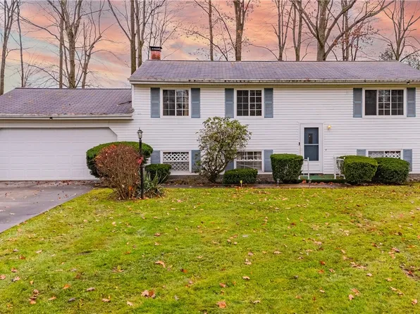 3095 Malibu Dr, Warren, OH 44481