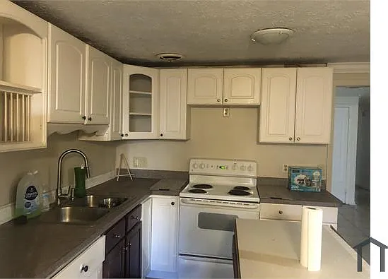 4 bed, 2400 sqft, $2,850 — Photo 4