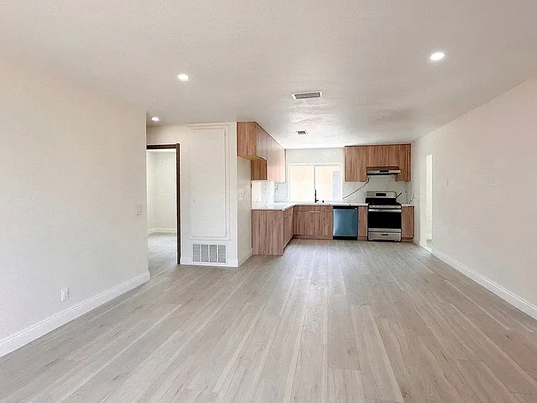 8511 Hyacinth St — Photo 1