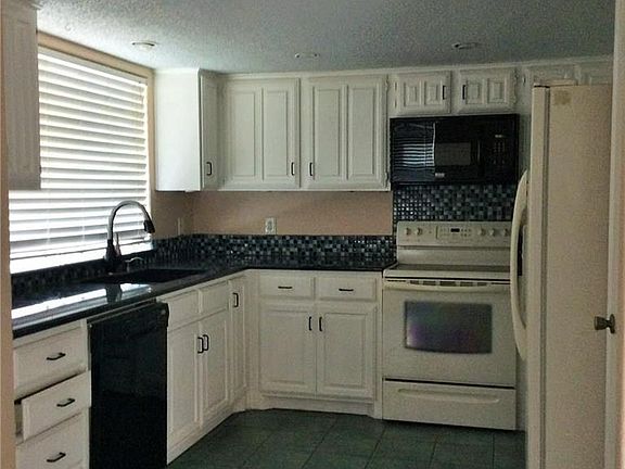 3rd image of 2012 Gardanne Ln