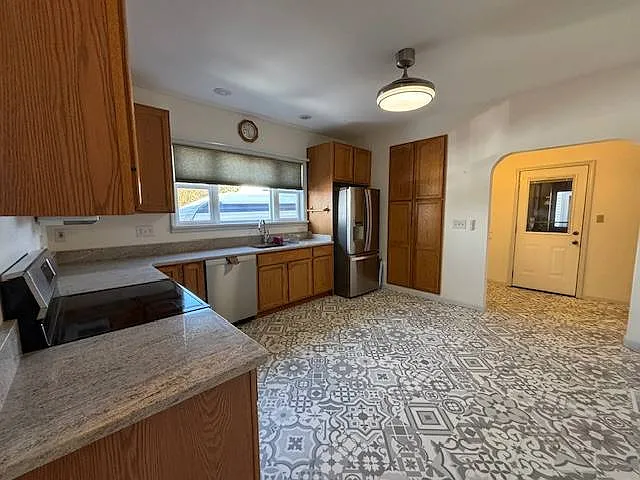 527 Alexander St — Photo 3