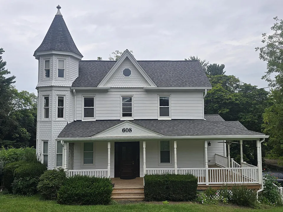 608 S Main St