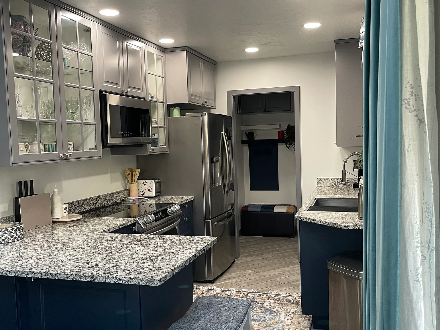 2 bed, 1300 sqft, $2,900 — Photo 3