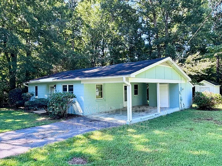3120 Tuckaway Dr — Photo 2