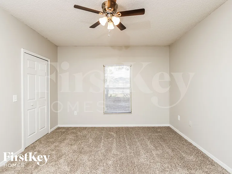 1201 Schumann Dr — Photo 8