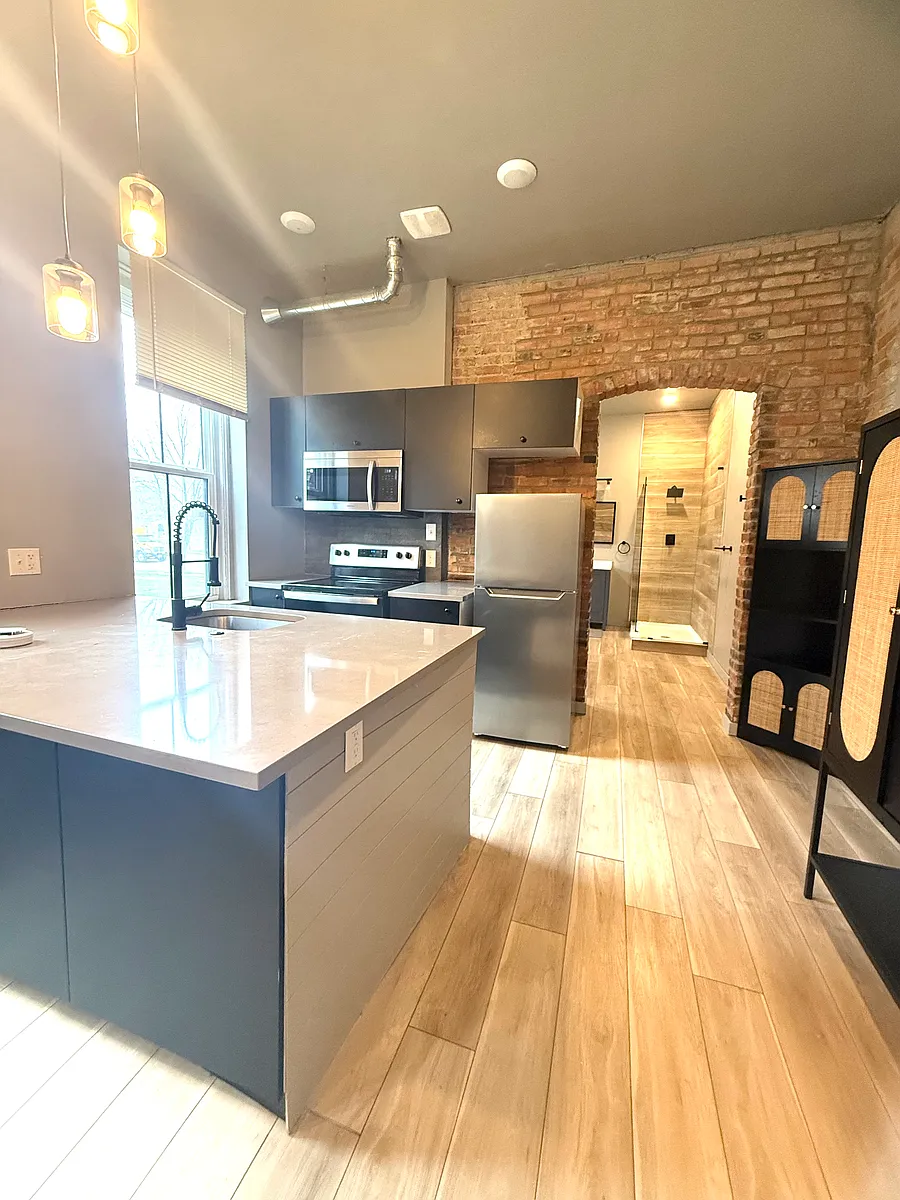 Building Photo - 3125 Trumbull St #102