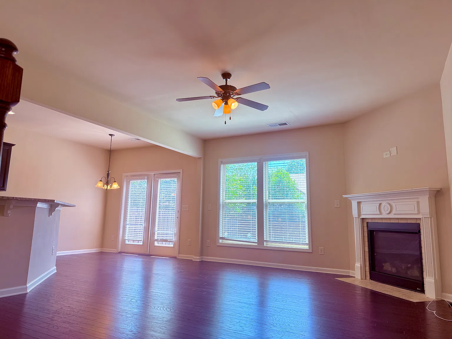 3 bed, 2.5 bath, 1850 sqft, $2,395 — Photo 3