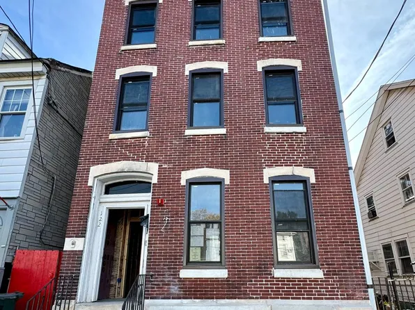 122 E Broad St, Burlington, NJ 08016