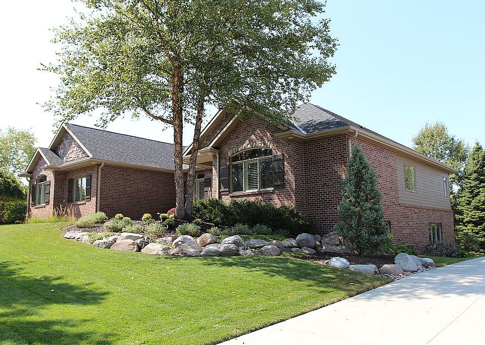 4500 sqft walkout So Lincoln