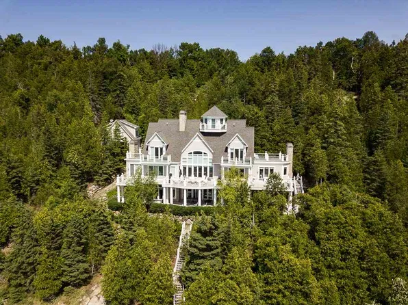 3303 S Lake Shore Dr, Harbor Springs, MI 49740
