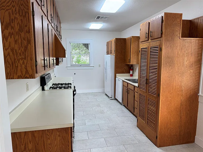2842 Shoal Crest Ave — Photo 10