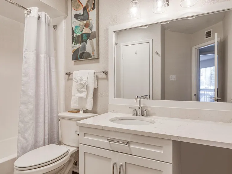 Fully equipped bathroom