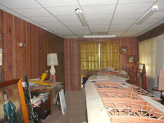 Spacious Flex Room for hobbies or office