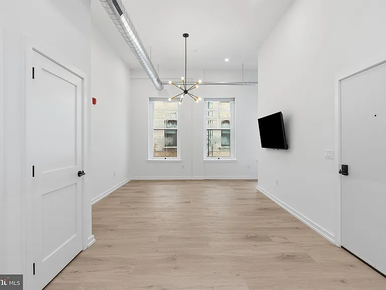 203 S 13th St #4C — Photo 7