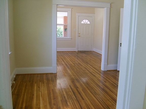 3rd image of 406 Warren Ave