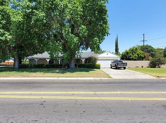 3rd image of 7940 N Pershing Ave