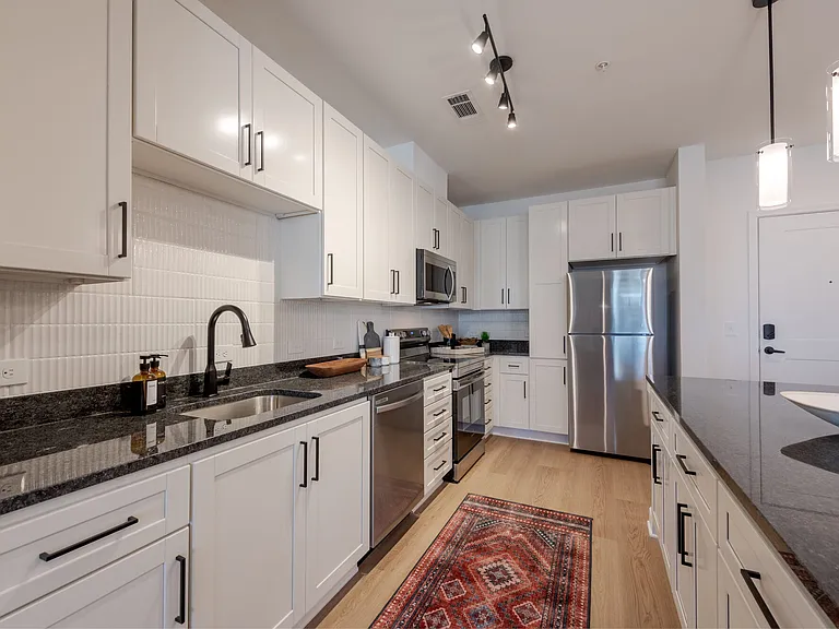 Taryn at 401 — Photo 20