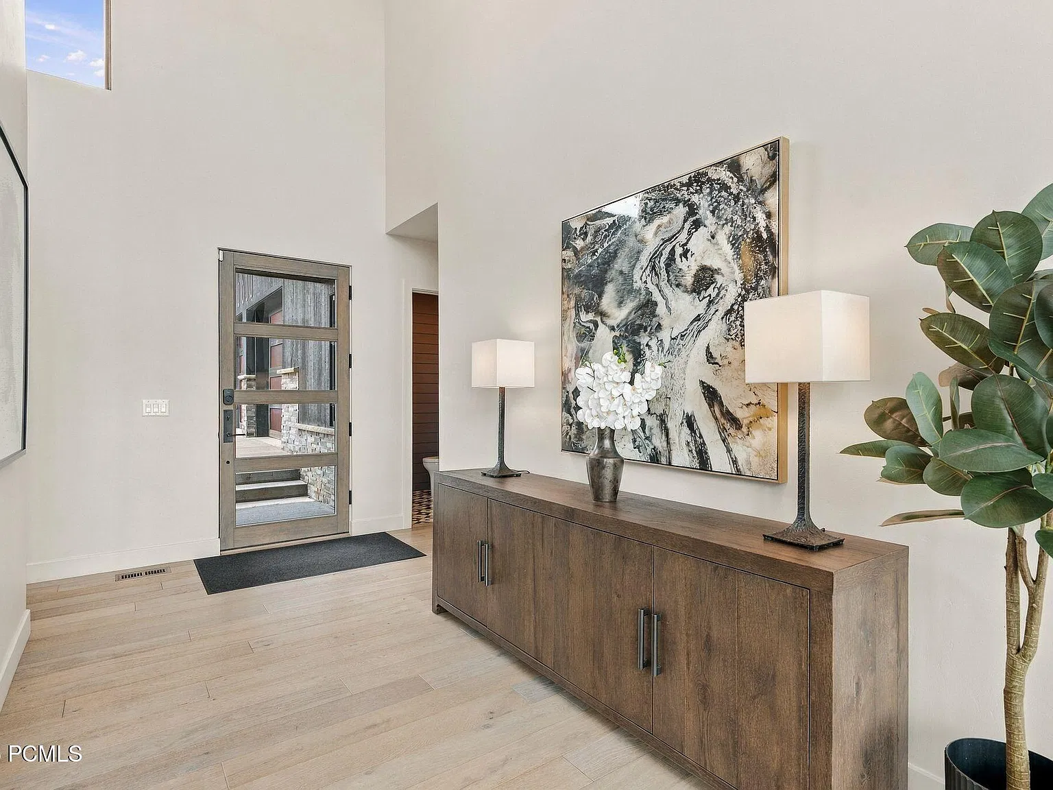 4 bed, 3.5 bath, 2907 sqft, $13,000 — Photo 3