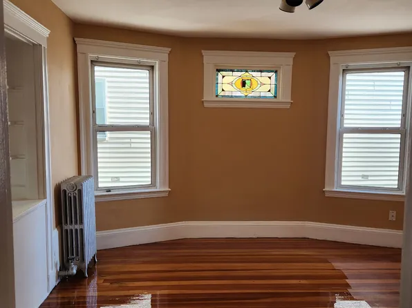 105 Draper St #2, Boston, MA 02122