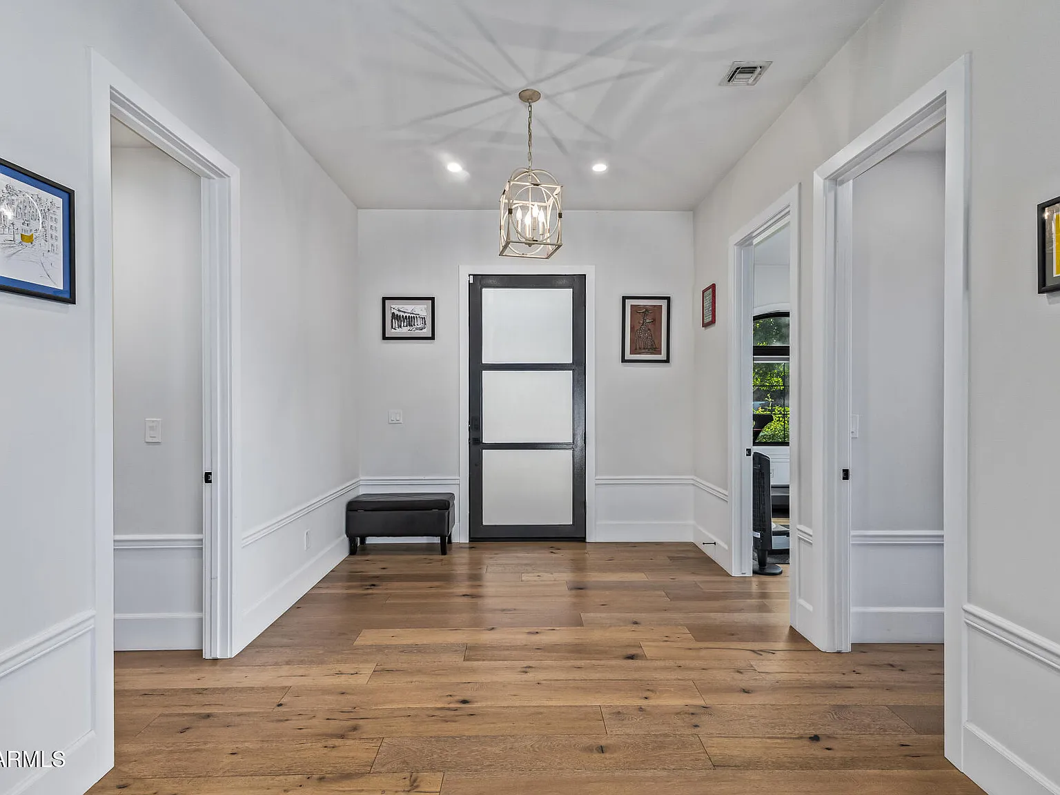 4 bed, 3.5 bath, 3581 sqft, $9,500 — Photo 2