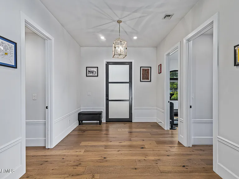 3810 E Campbell Ave — Photo 2