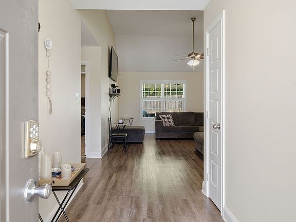 5th image of 841 Lutz Ln