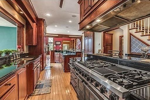 2nd image of 151 Haggetts Pond Rd