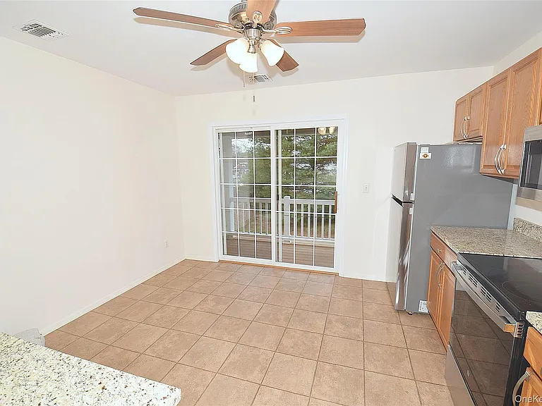 18 Garden Way — Photo 8
