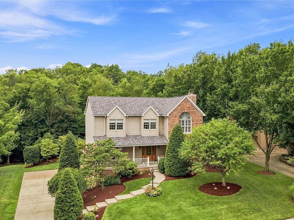1st image of 381 Cobblestone Cir