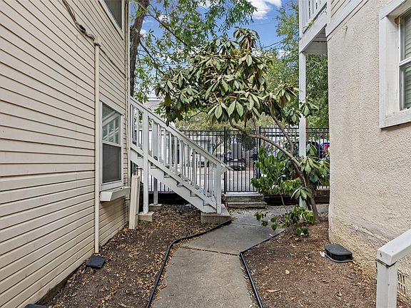 3rd image of 1110 W 22nd St APT 12