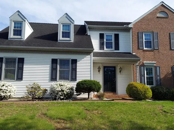 1240 Futurity Dr, York, PA 17404