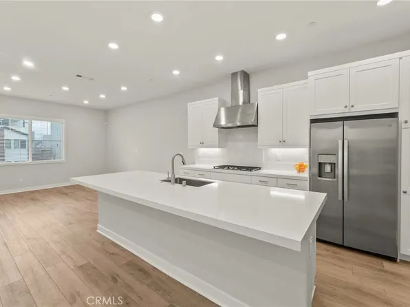 27275 Red Willow Ct, Valencia, CA 91381