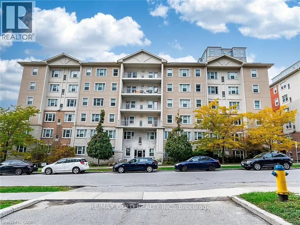 251 Lester St #402