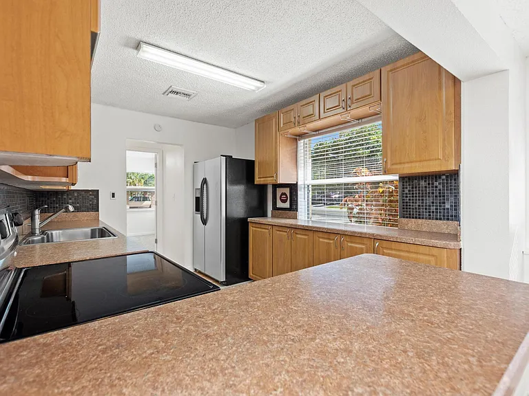 2207 S Lincoln Ave — Photo 15