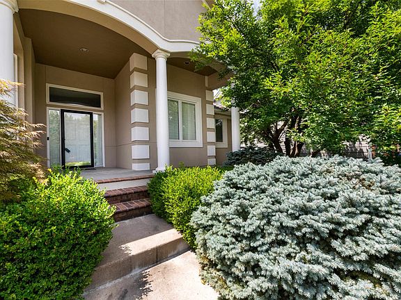 3rd image of 969 N White Tail Cir