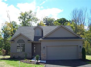 8 Herons Blvd, Austintown, OH 44515