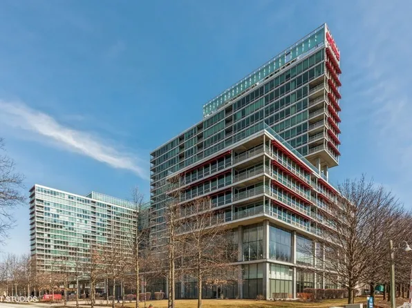 9715 Woods Dr Unit 709, Skokie, IL 60077