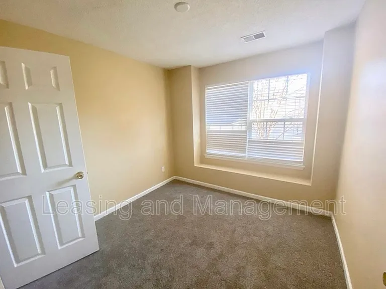 7983 Shadow Oak Dr — Photo 14