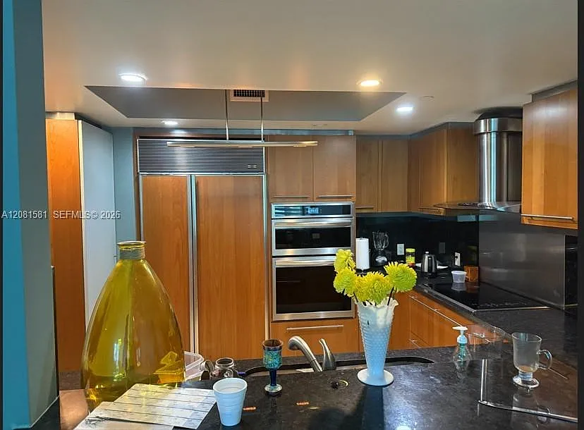 Azure Condo — Photo 1