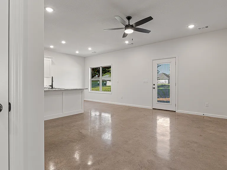 107 Cody Ln — Photo 11