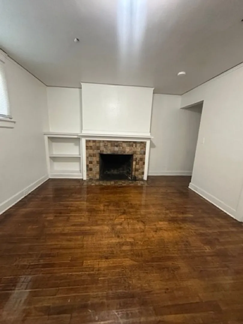 Building Photo - 419 5th St