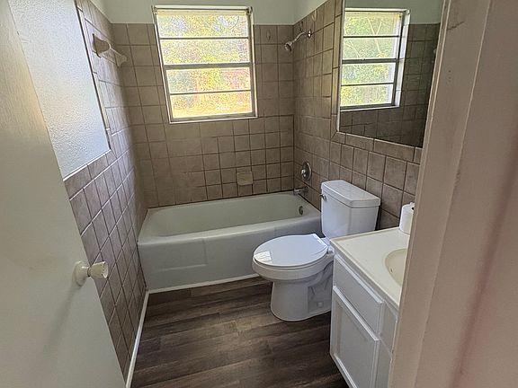 4th image of 9130 Southwood Dr