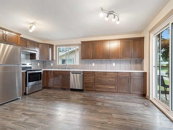 4th image of 3912 S 50a St