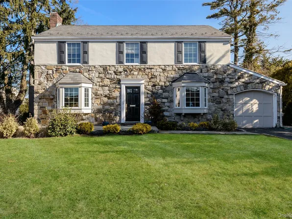 35 Sherry Hill Lane, Manhasset, NY 11030