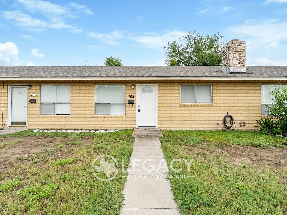 704-710 W 10th St