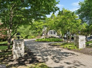 1104 Clover Ln, Glen Mills, PA 19342