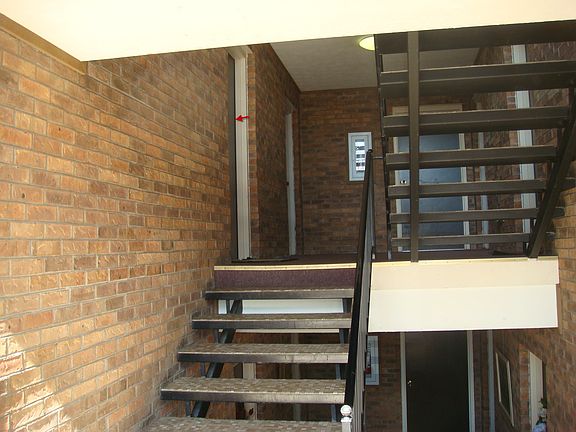 3rd image of 5979-7 Meadowcreek Dr #5979-07