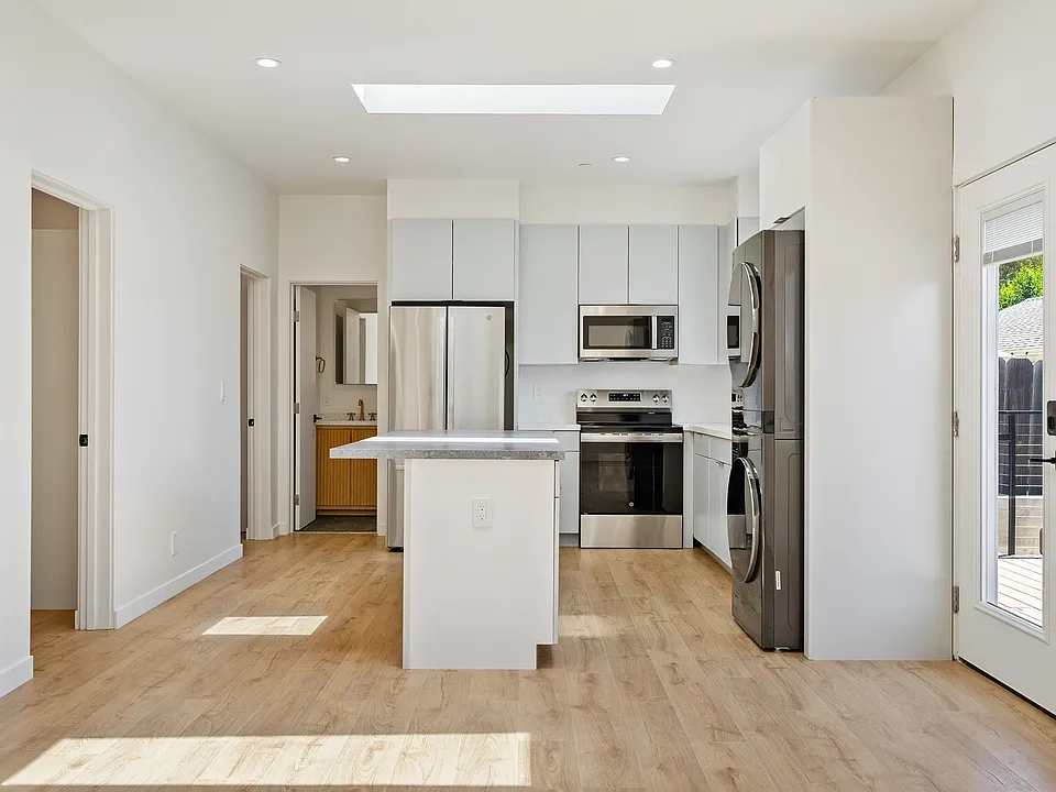 325 Cerro Romauldo Ave